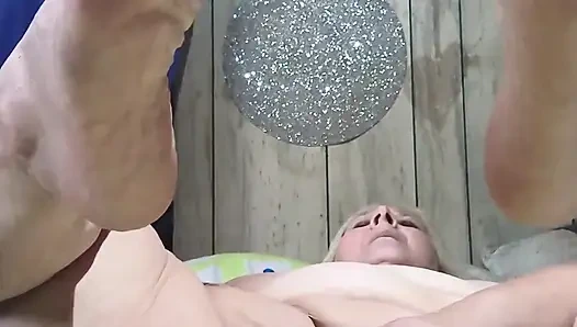 Beine gespreizt, weit, dass dildos rein gehen