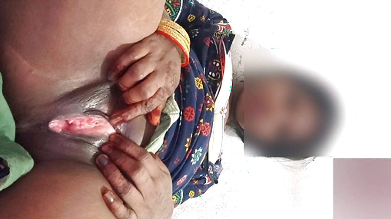 Indian Village Desi Bhabhi Fingring In Need To Fucking With Big Cock