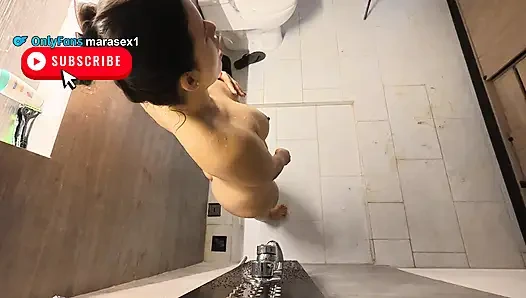 SEX IM BADEZIMMER MIT MEINER NEUEN FREUNDIN, DIE AUF SÜSSES TAUCHEN STEHT