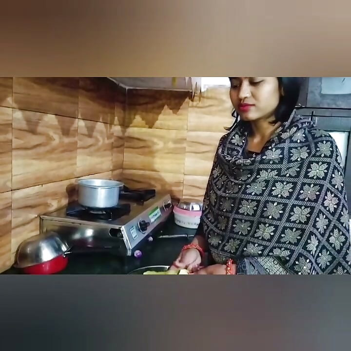 Gadis remaja India yang cantik seks dengan teman lelaki sekolahnya Audio Hindi yang jelas