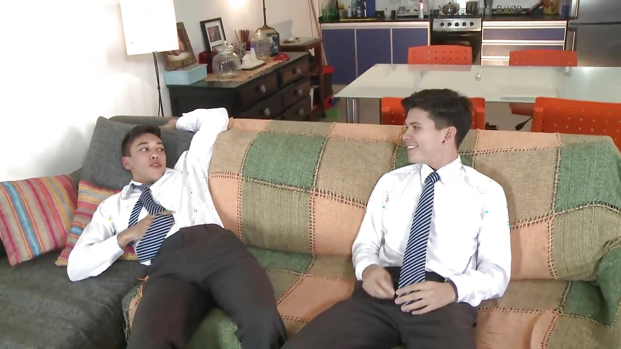 College gay couple prefer deep anal sex
