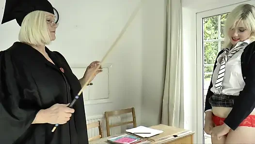 Зрелые мокрые киски лижут