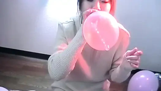 Gadis Jepang suka dientot di lantai