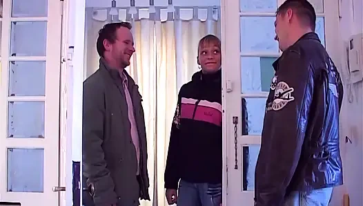 Fick urlaub in Spanien! Er fickt jede einzelne willige MILF