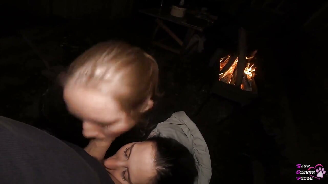 ทรีซัม FFM เลียควยในสวนหลังบ้าน - ดูดควยสองคนกลางแจ้ง - น้ำแตกปาก