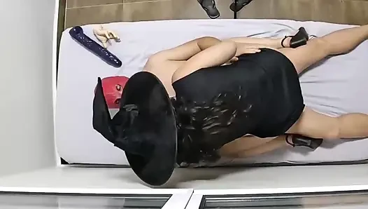 Istri hot dengan pantat bahenol yang lagi sange berat ini nggak pernah puas - married heat