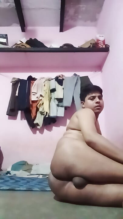 和自己的鸡巴一起打发时间