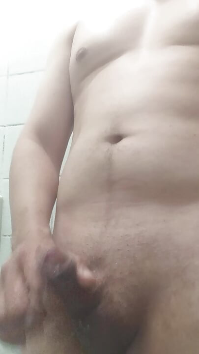 Oscarcoronado86 très excitée avant de se doucher... Oscarcor01, partie 2