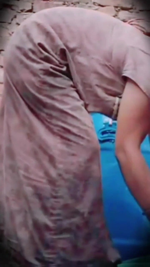 Desi Village girl taking a bath openly at her friend house and fingering her pussy. Viral xxx video | Clip 1