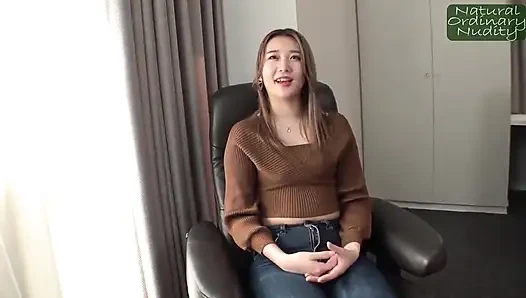 İlk kez özel çekim. Uzun boylu ince güzellik nadir ve özel bir ham karşılaşmayı ortaya çıkarıyor