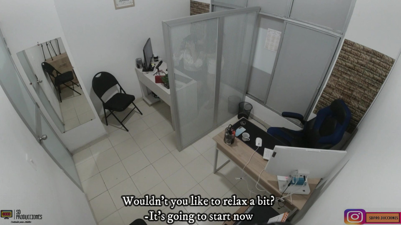 为了减轻压力，我给了我的同事在她的大阴户上几个很好的吻 - 西班牙语色情