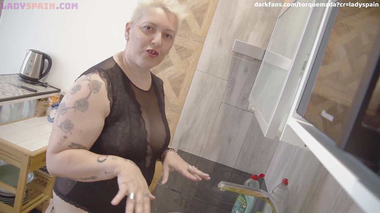 Inmature Mature: Nuria Does All the Housework and Goes to the Beach to Hunt for Tourists to Fuck Them