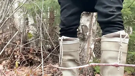 pee sexy on the forest so cool