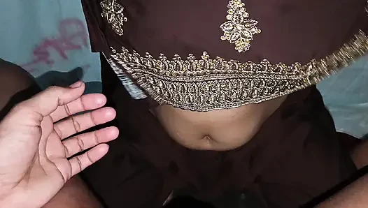 Hintli eski ateşli evli kadın hintli ateşli çift viral videoda sert sikişiyor anal domaltarak sikişiyor.