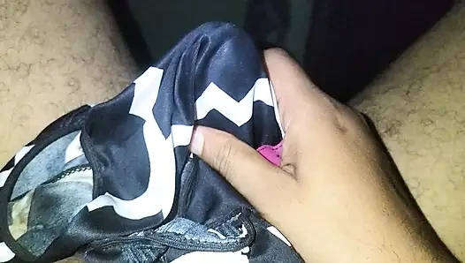 Beti ki panty me pani giraya