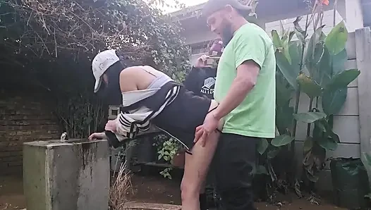 Nneighbours izleyesin diye karımı çeşmede sikiyorum
