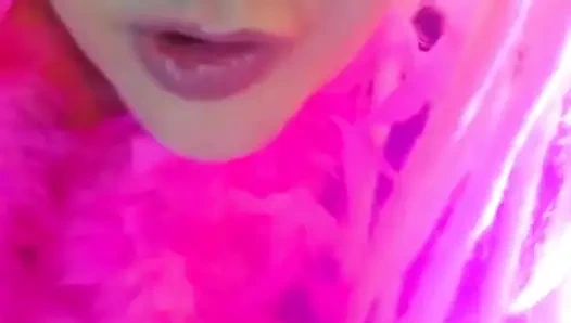 Muncrat di tanganku dan sepong kontolku kayak banci jalang