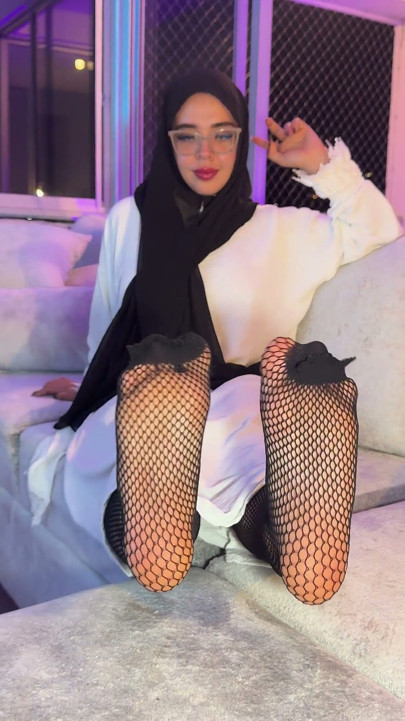 Foot Worship, Worship the Goddess Amira