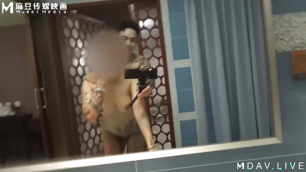MTVQ22-AV3 City Hunter Arco Sexual EP3 / Namoro Online Garota loira corre para a casa de banhos termais, selfie sexual em Hot Hot Spring!