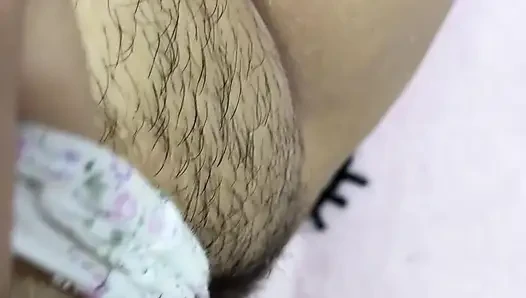 Saya masturbasi vagina besar dan besar saya