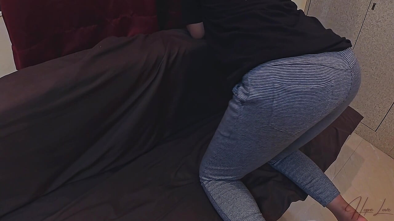 Stepbrother Teaches a Sex Lesson to His Stepsister