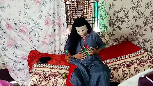 Didi Köyde Yalnızken, Odada Didi'nin Vajinasına Salatalık Koymaya Çalıştığını Gördüm. Bölüm 1