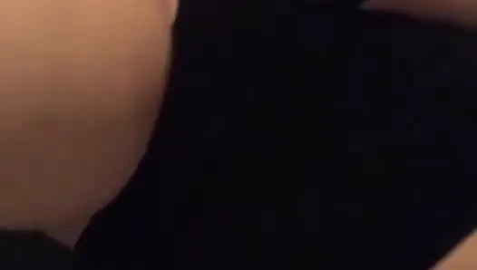 Соло в любительском видео - пухлая Dani Valentina кончает в Snap чатах