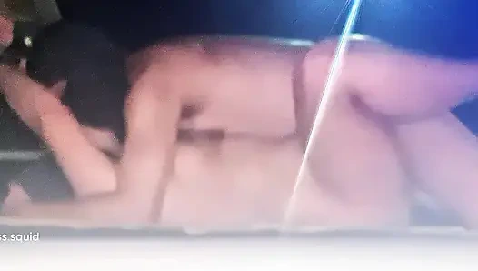 Рабыну трахнули на полу склада