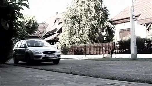 Cewek seksi rambut pirang dengan toket besar dientot anal habis-habisan sampai matanya merem melek