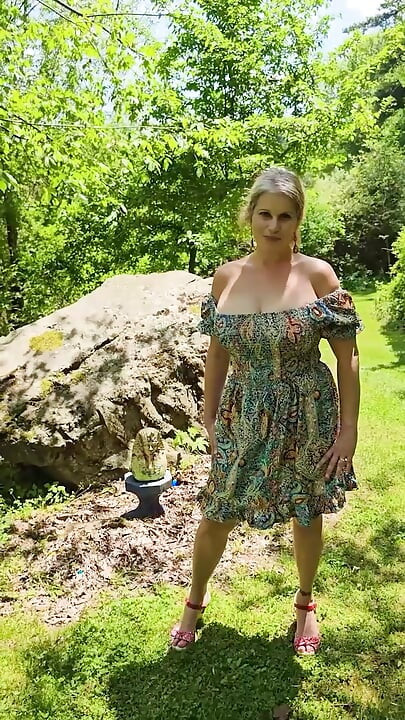 MOMMY Shares some BIG TIT ONLYFAN Content