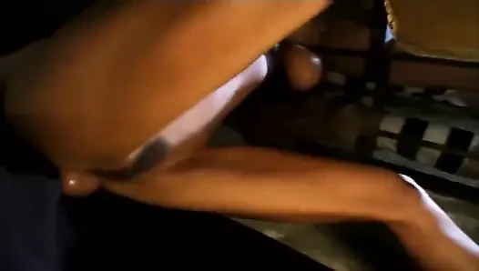 Esmer orta yaşlı seksi kadının kostümlü hunk ile vahşi fetişi