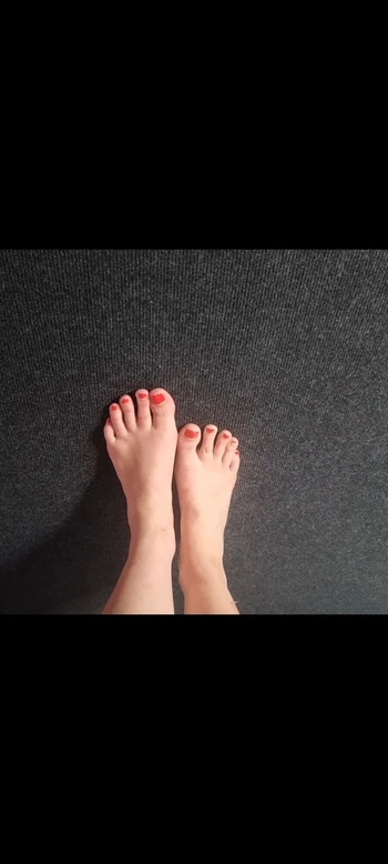 Walking feet with red nailpolish