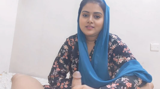 Seks di luar ruangan. Saat berjalan di hutan, dia membawa pulang seorang gadis cantik Bengali India dan menidurinya dengan keras. Video Bagian-01