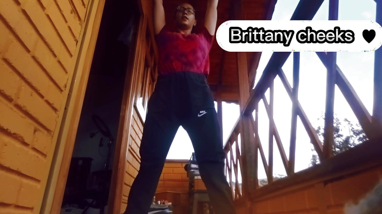 Egzersizle sabah için mükemmel başlangıcın tadını çıkarıyor