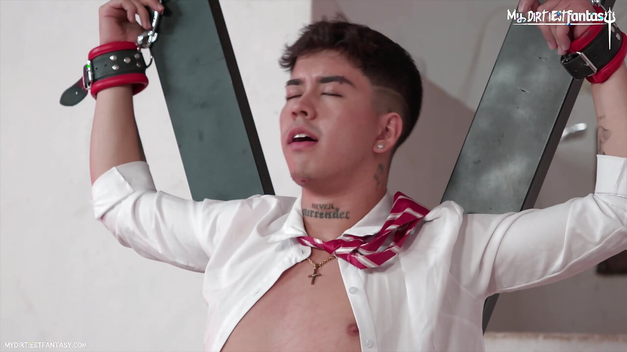 Ranskalainen Dom ottaa hallinnan: Latino Stud, Big Cock, Prep Uniform, BDSM, Whipping & Spanking Pench