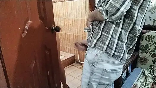 ATEŞLI SEKSI KıZ NADIA SEVGILILER GÜNÜNDE DUŞ SıRASıNDA KURYEYI SIKIYOR