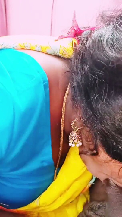 Güzel şekilli ev hanımı domaltarak sikişiyor ev sahibi, Telugu edepsiz konuşuyor. | Klip 1