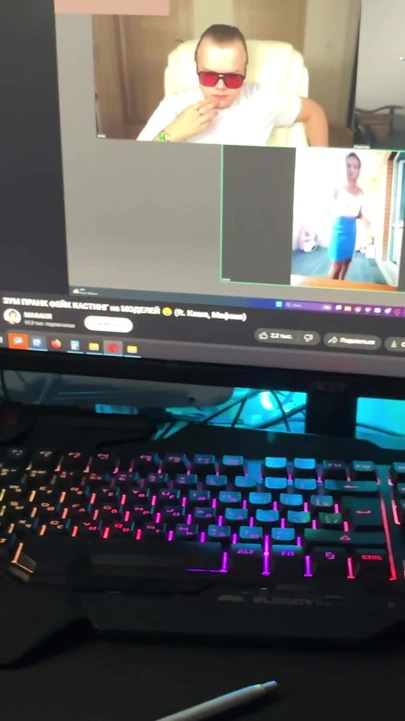Συγκλονιστική στιγμή από το "POV: She Couldn't Me While I Was Streaming - Got Her Throat Fucked Under the Desk"