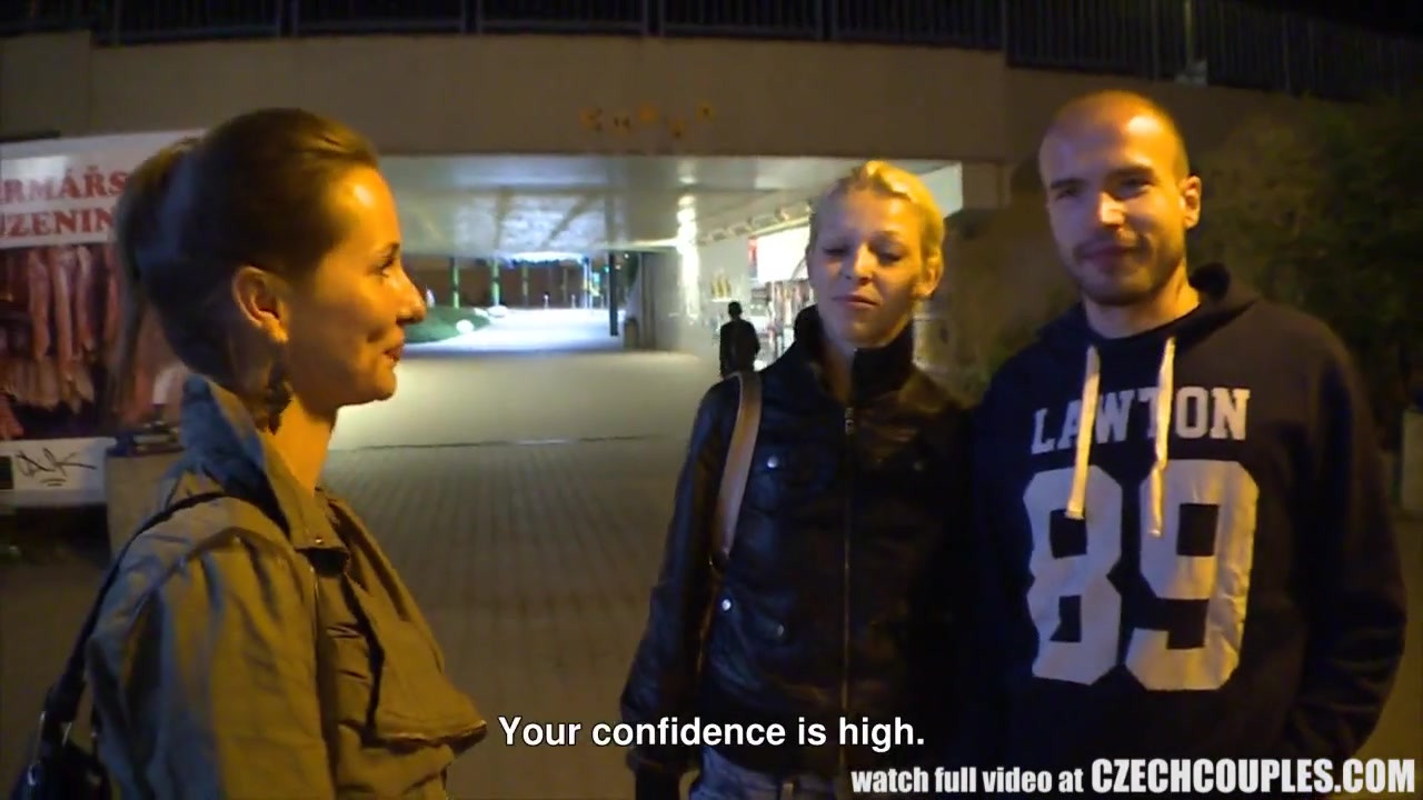 Gf交換のためにお金を稼ぐ美しいチェコ人ペア