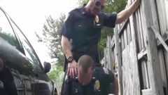 Poliziotto maschio scopa duro porno gay serial tagger viene catturato in