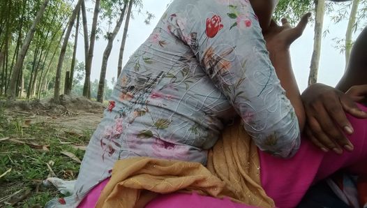 Indian Girlfriend Puja Rani 18 Years Old beautiful Sexy Cute girlfriend she have Tight hairy pussy and she is so horny girl