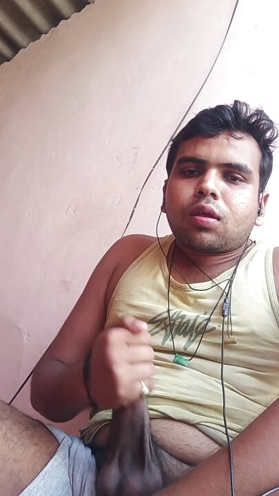Indian boy name Ismaatdeva giving her fans to Silent jerk with funny handpee