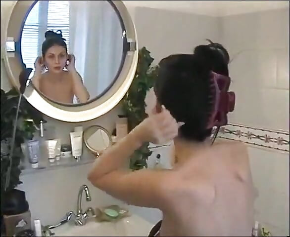 Verdadero amateur en casa: Cassandra realmente tiene un buen cuerpo