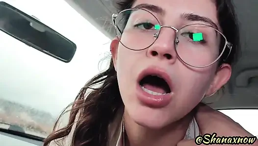 Cewek ini nyepong kontol sampai tenggorokan dicrot di dalam - pov