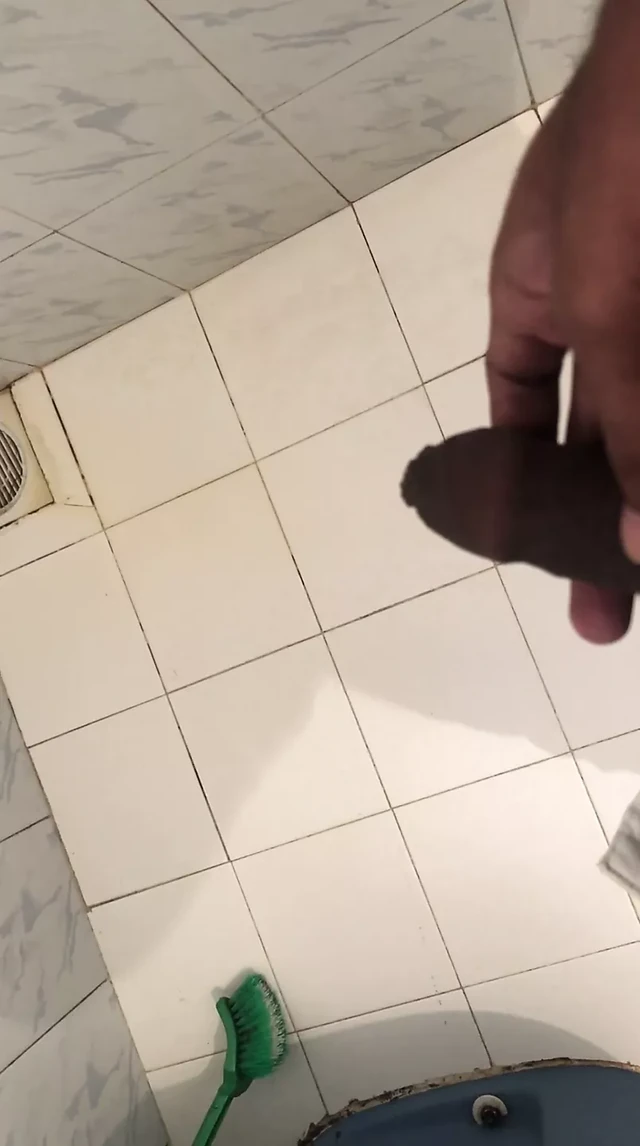 hairy daddy pissing And masturbating