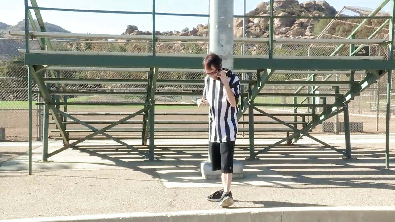 Pembimbing sorak si rambut coklat dikongkek gaya doggy