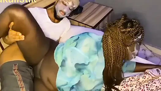 Erkeğinin yaraktan bıktı, ben de ona yardım ettim