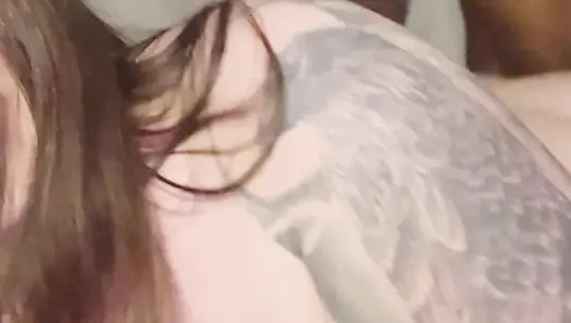 Gadis kulit putih pantat montok lagi asik ngentot kontol