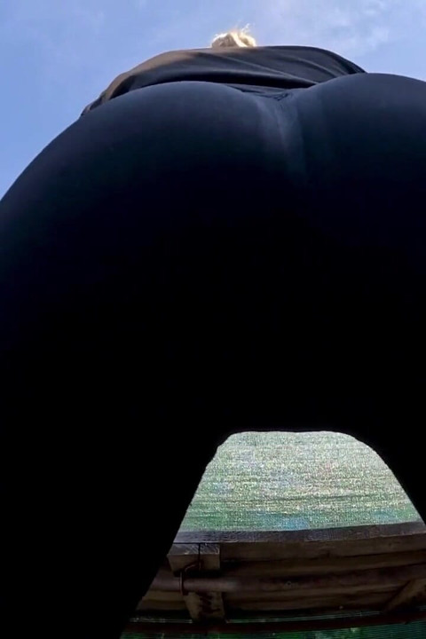 Outdoor Farting: Black Leggings Edition