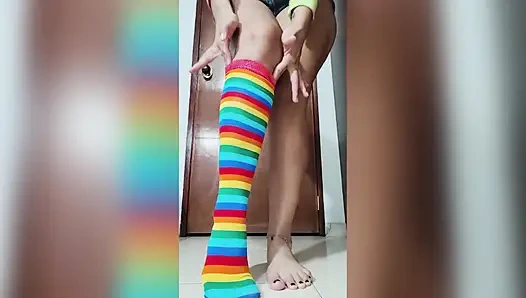 Хорошая дрочка ногами для любителей моих маленьких ступней